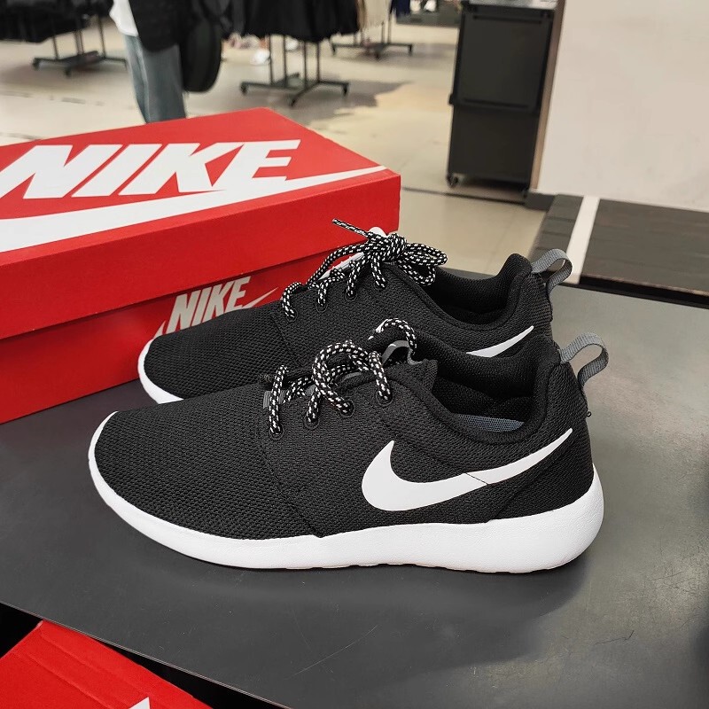 Nike Roshe One Tanjun Women's Low-Top Lightweight Casual Shoes 844994-101-002 Nike Roshe One Tanjun Women's Low-Top Lightweight Casual Shoes 844994-101-002