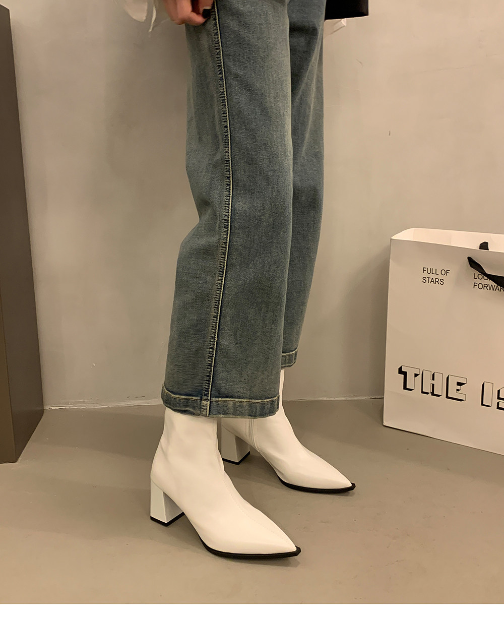 Французский эластичность Lean -Thin Boot самка 2025 осенью и зимой новый наконечник Толстые голые сапоги на высоком кабгалстук-бабочкае Лодыжка короткие трубки ботинки сын Sonlarfu/Suo Lanfu 