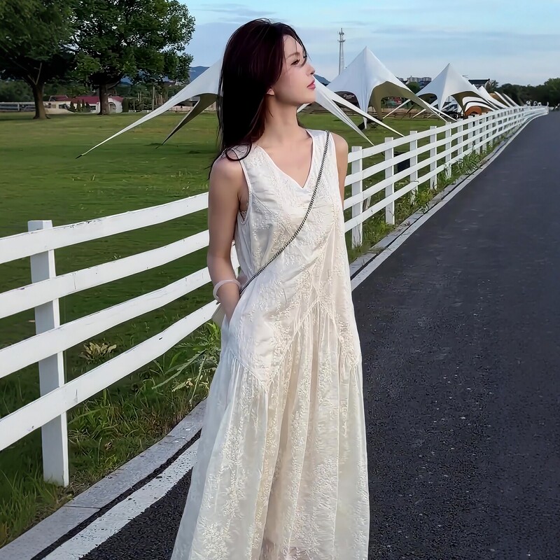 French Resort Style Sleeveless V Neck Embroidered Dress for Women, New Summer Style White Waist-Cinching Fairy-Like Long Skirt French Resort Style Sleeveless V Neck Embroidered Dress for Women, New Summer Style White Waist-Cinching Fairy-Like Long Skirt