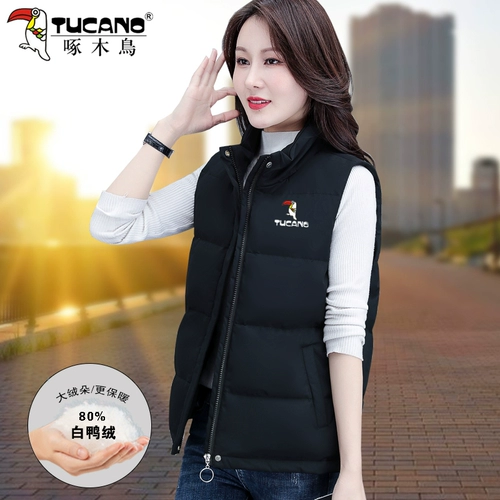 Демисезонный короткий легкий и тонкий удерживающий тепло модный жилет с пухом, коллекция 2023, свободный крой, в западном стиле