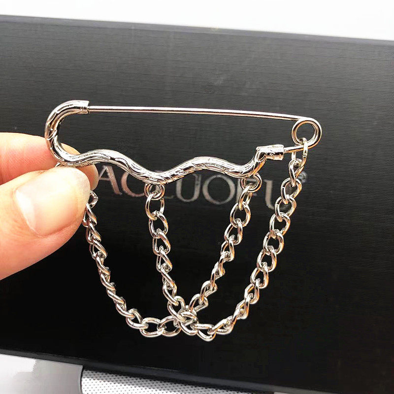 Trendy and Fashionable Versatile Accessory Butterfly Brooch for Men and Women ins Chain Brooch for Bags, Clothes, Shoes Decoration Pin Accessory