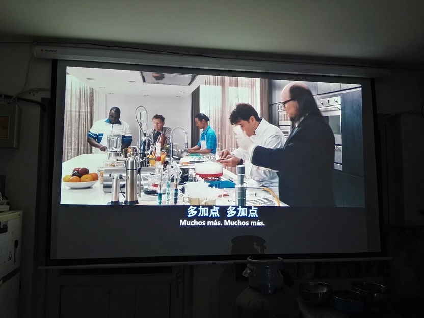 Máy chiếu đã qua sử dụng Epson 2040XN HD wifi1080P3D máy chiếu gia đình văn phòng ngắn