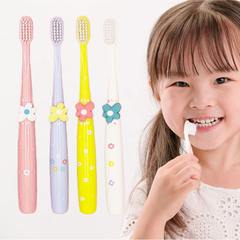 The daughter looks at this cherry blossom child cartoon soft hair toothbrush