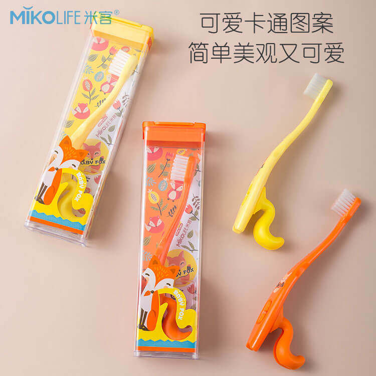 A smart, cute little fox soft hair toothbrush