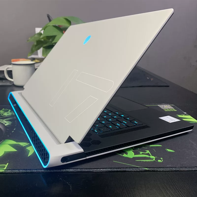 Игровой ноутбук Alienware Aera51 с дискретной видеокартой RTX 5090, 18-дюймовый IPS-матовый экран высокого разрешения, 64 ГБ памяти большой емкости