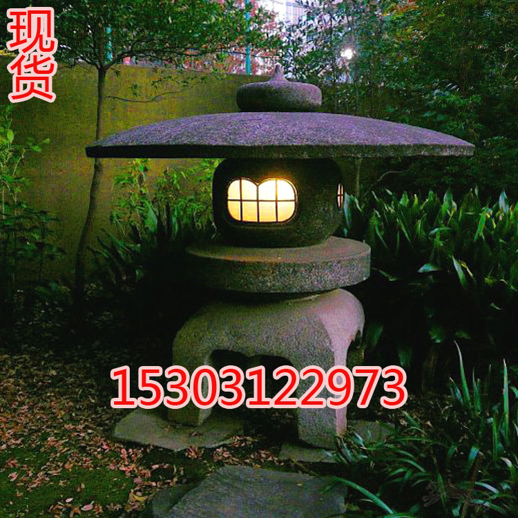 Outdoor lawn stone lantern Villa Japanese Garden Decorative lamp Antique Chinese retro stone lamp Household stone lighthouse