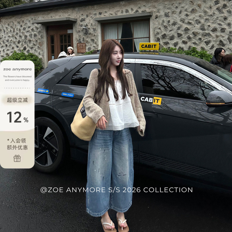 Zoe Anor Is a Fashionable, Relaxed, Versatile, Retro Splatter-Washed Cropped Wide-Leg Distressed Denim Pants for Women
