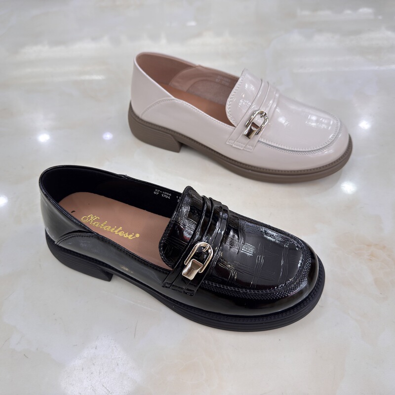 Carles 2025 New Autumn Low-Heeled Patent Leather Extra Large Loafers Round-Toe Women's Flats Genuine 37-108