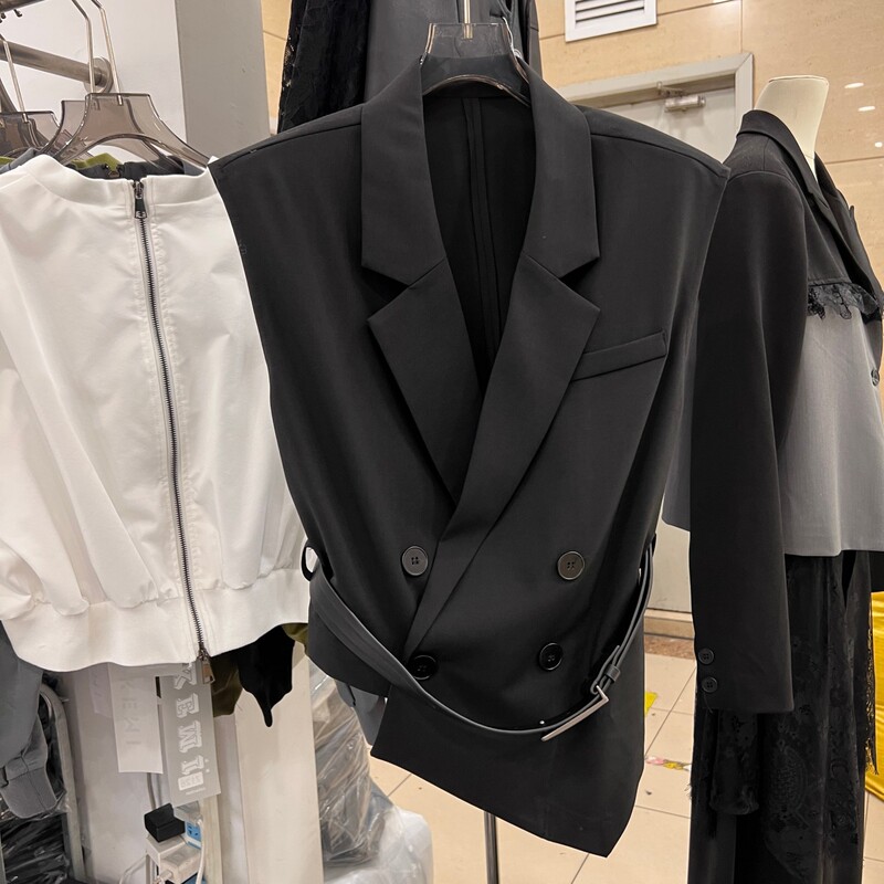 Irregular Sleeveless Blazer Vest for Women, Spring/Summer 2026 New Style, with Belt, Waist-Cinching, High-End Feel, Sleeveless Top