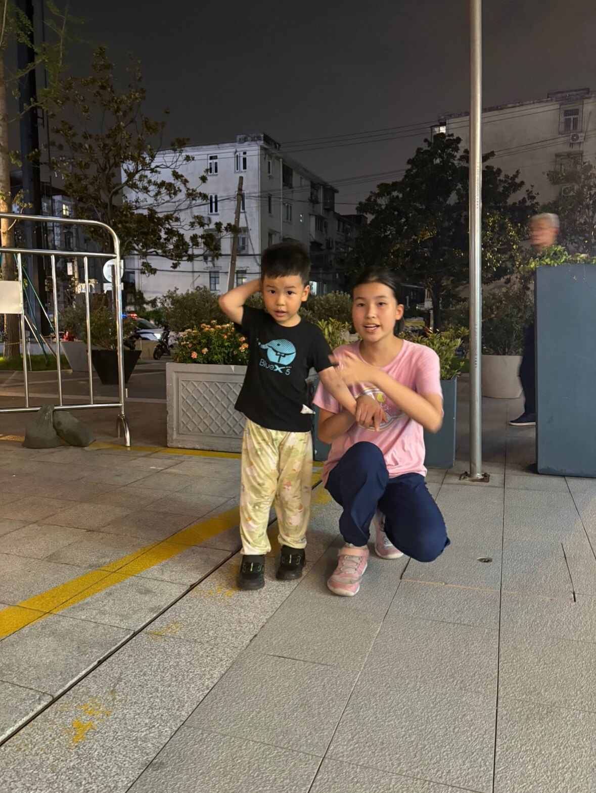 小小信实袜子铺