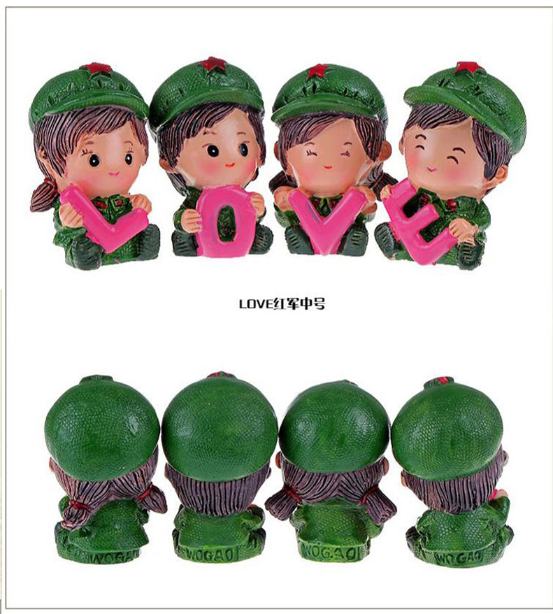 Cartoon xe trang trí lợn đỏ quân đội xe trang sức đồ trang trí sáng tạo xe trang trí bàn phim hoạt hình cung cấp trang trí nội thất xe hơi