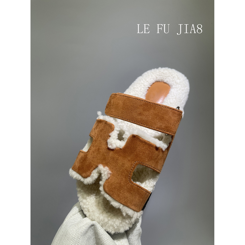 2025 Autumn/Winter New Velcro Sheepskin Thick-Soled Furry Slippers for Women, Outdoor Wear, Two-In-One Leather and Fur Slippers