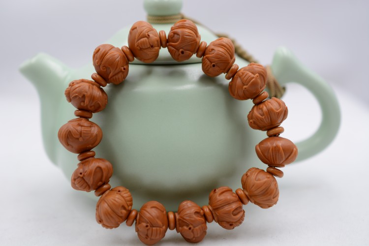 Olives Nuclear Sculptures Women's Bat Personality Round Carved Boutique Nuclear Sculptures Hand Strings Pure Handmade Fu in front of the eyes SuICBC money pro