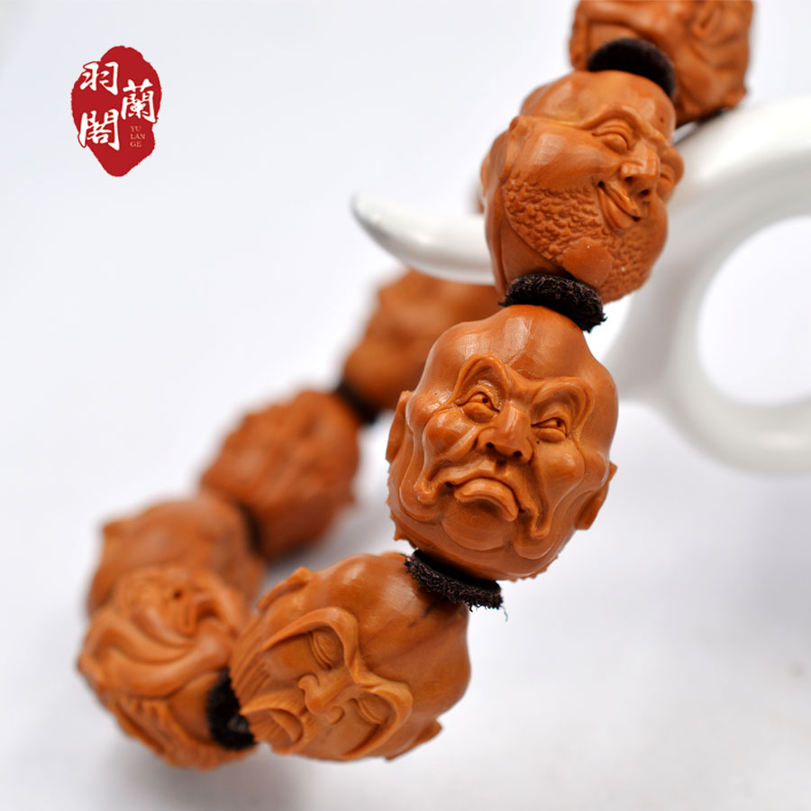 Yulan Pavilion boutique olive stone carving double-sided realistic eighteen Arhats Li Shuang's style is purely handmade and safe