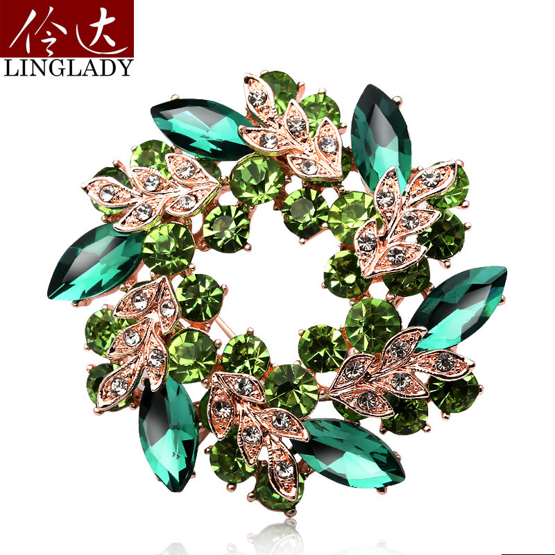 Brooch Female Brisket Cardiothoracic cardiothoria Buttoned With the Giant Pins of the Giant Pins of the Giant Pins on the Giant Pins of the Giant Pins