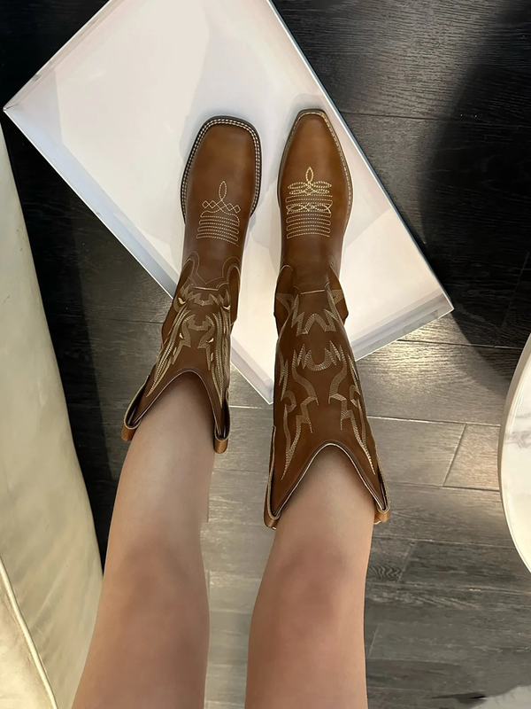 He Sui's Same Style 2026 Summer Genuine Leather Western Cowboy Boots with Chunky Heels, Embroidered Vintage Mid-Calf Riding Boots for Women He Sui's Same Style 2026 Summer Genuine Leather Western Cowboy Boots with Chunky Heels, Embroidered Vintage Mid-Calf Riding Boots for Women