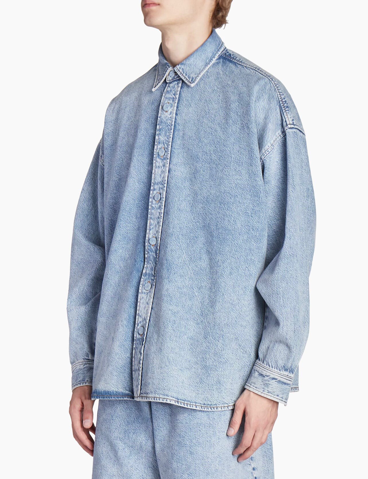 Джинсовая рубашка as denim button-up shirt as 水洗牛仔衬衫