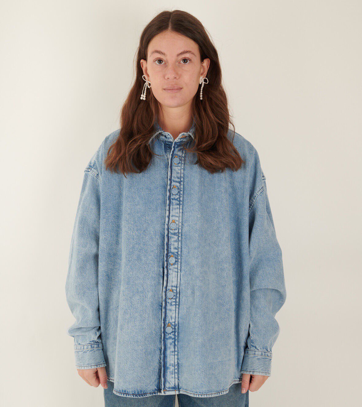 Джинсовая рубашка as denim button-up shirt as 水洗牛仔衬衫
