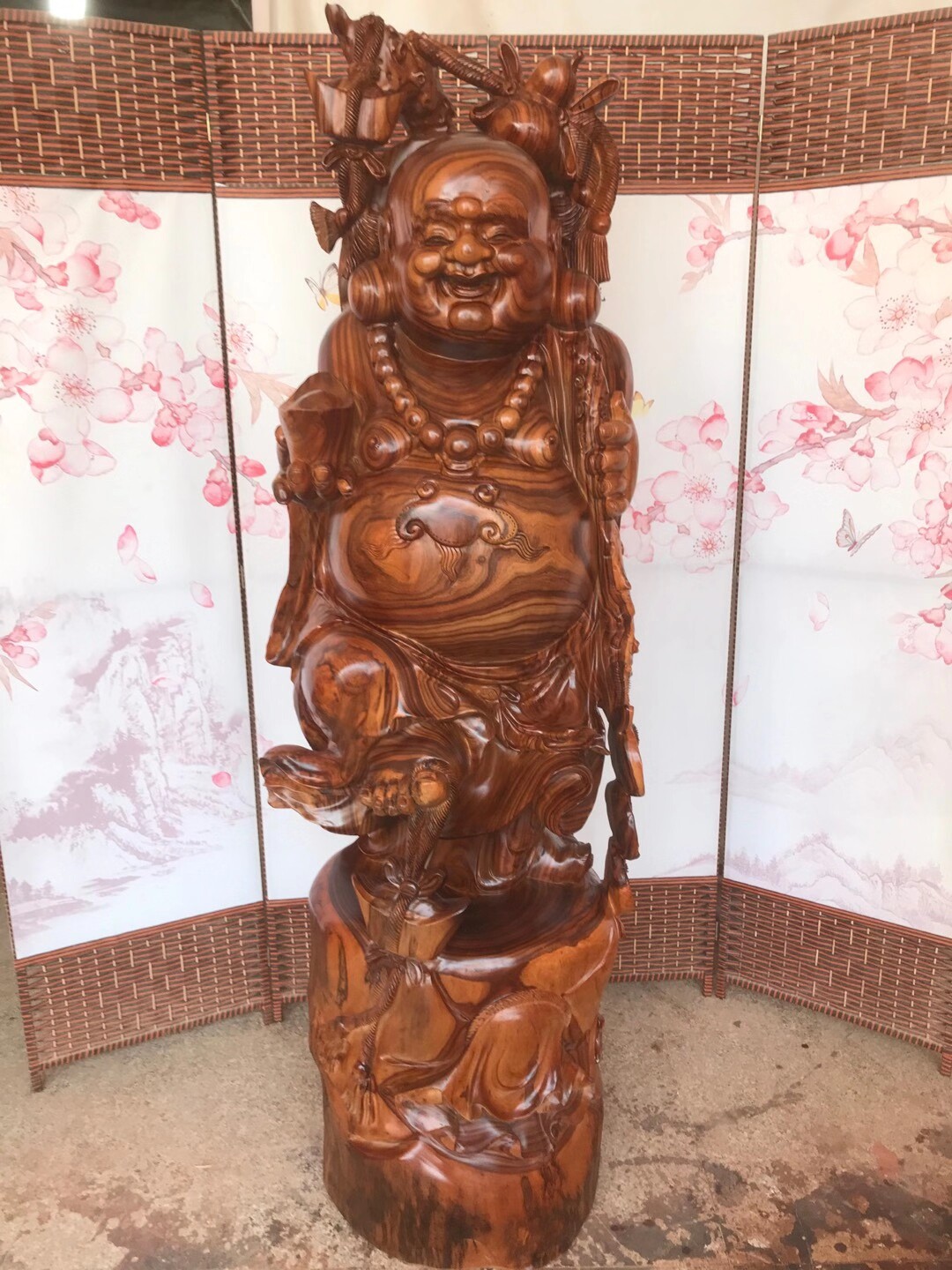 Hot selling incense Zhangmu Price-performance Wood Root Carved Living Room Pendulum Pieces of art The great number of the Millver characters smiles the Buddha wood carvings