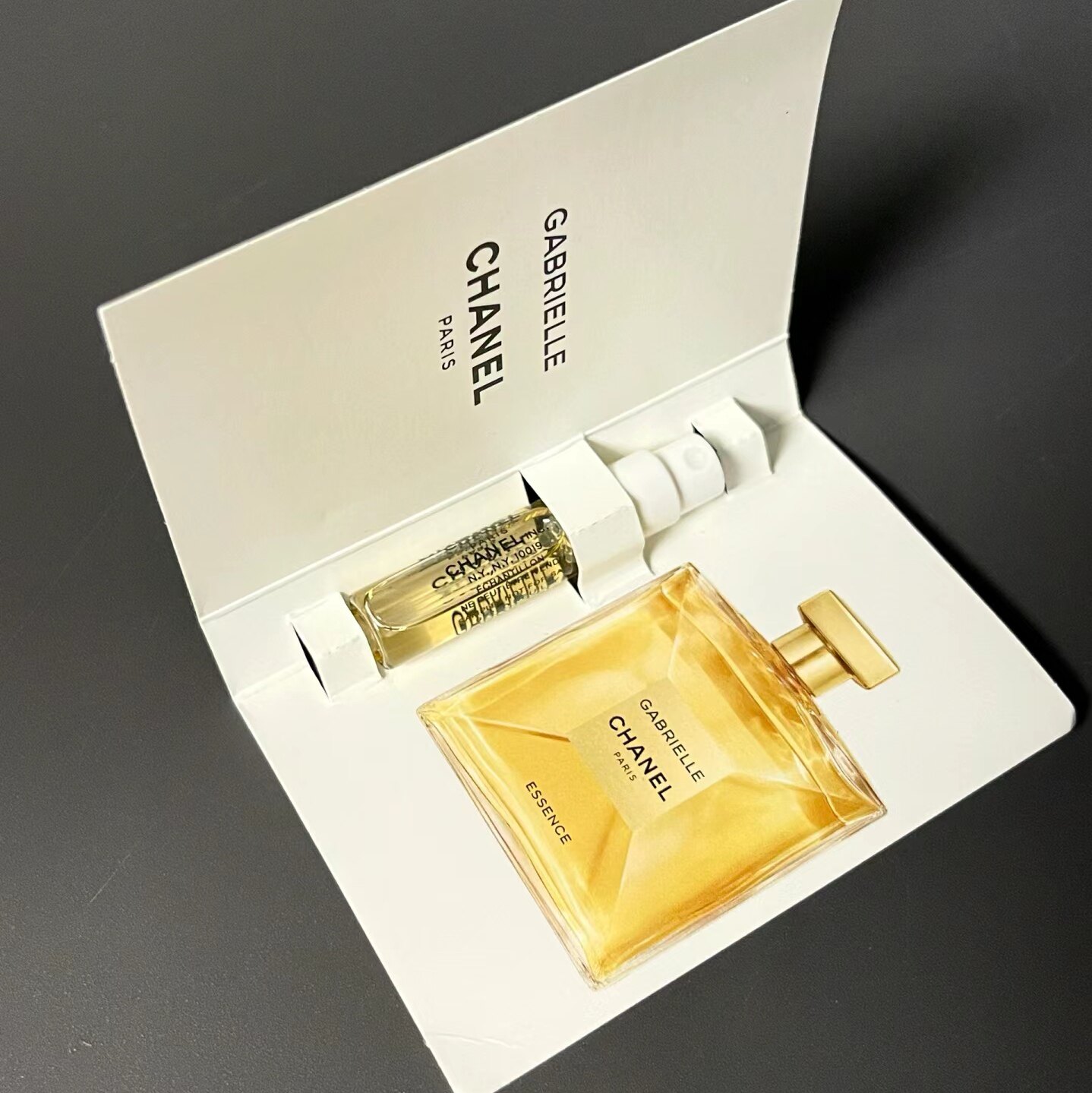 香奈儿嘉柏丽尔香水：绝绝子的高级感，谁喷谁赢！