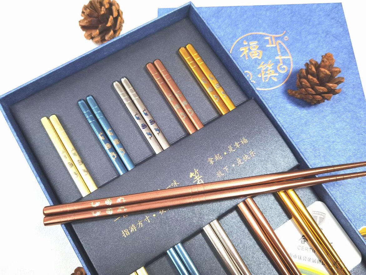 纯钛用品店的LOGO