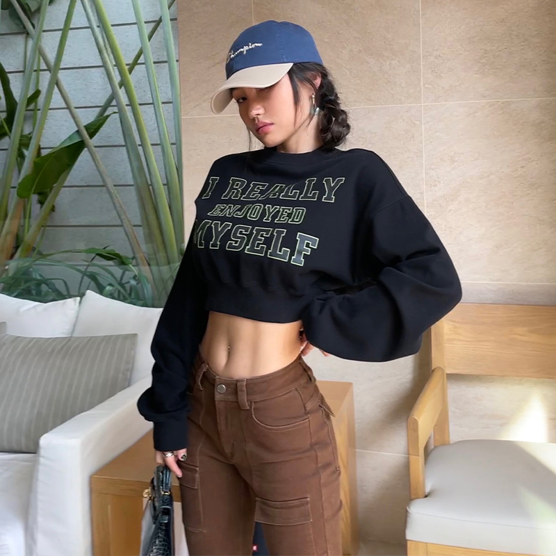 LEIYU short style hot and hot dew cord printed thick cotton T woman 2022 spring new high waist long sleeve round collar European and American ins blouses