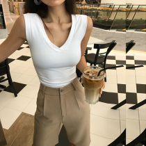 leiyu short Vest Women tight white V collar sexy European and American navel sleeveless top high waist thin wear autumn