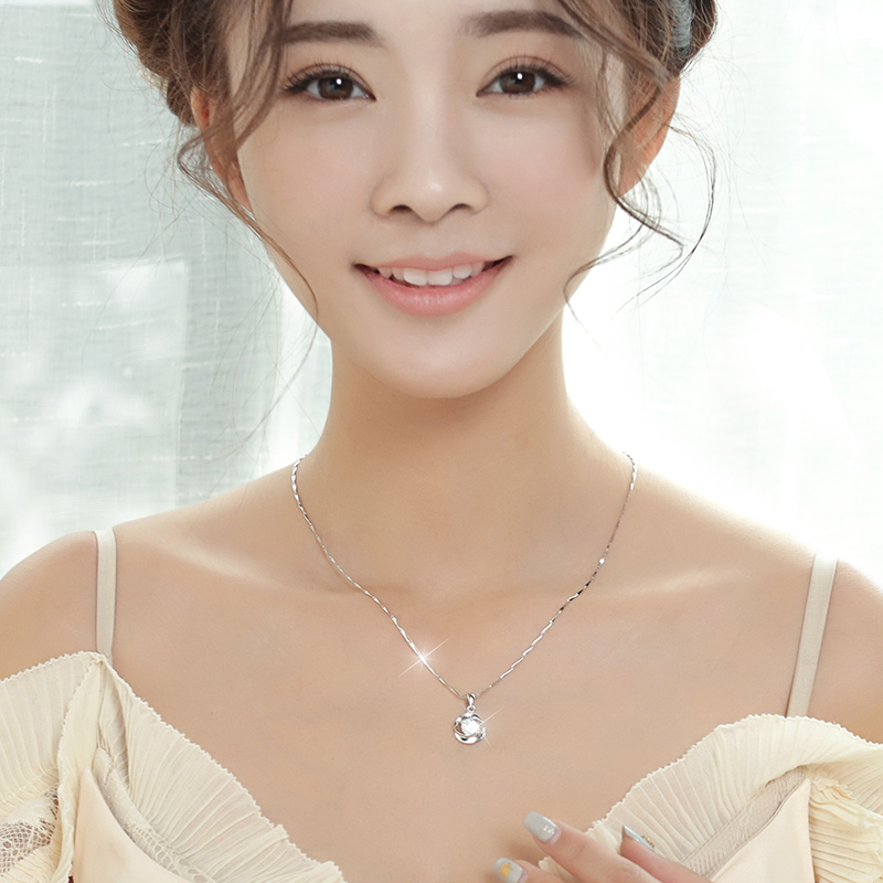 Four Leaf Grass Pure Silver Necklace Female Damp Net Red Minimalist Temperament Lady Light Lavish Little Crowd Design Feel Lock Bone Chain Send Girlfriend