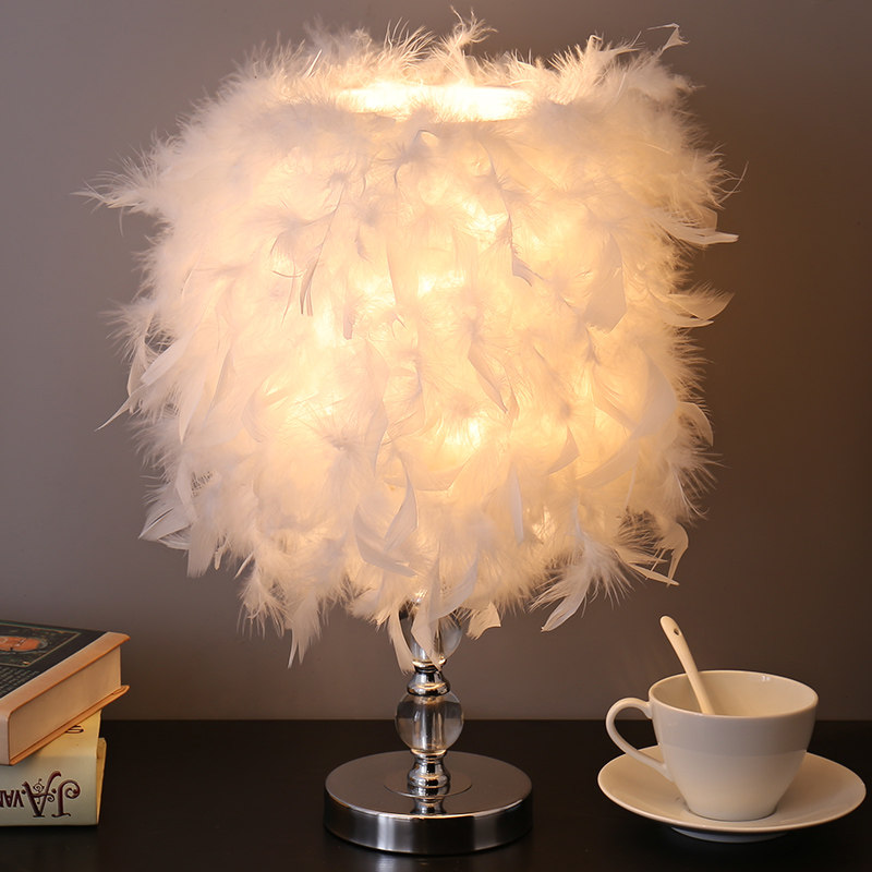 Feather table lamp Bedroom ins girl bedside lamp Creative simple modern small night lamp Wedding room warm decorative lamp