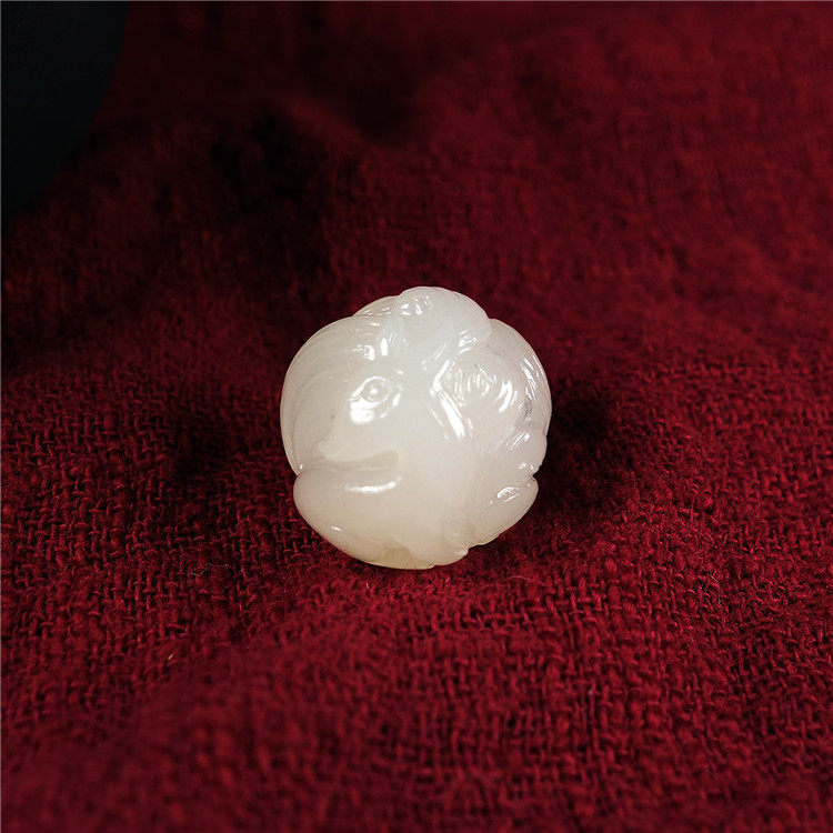 Jade beauty Xinjiang Hetian jade lotus root powder cowardly powder thick powder small nine-tailed fox bead bracelet accessories clavicle chain pendant