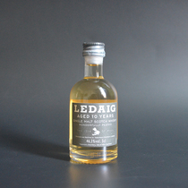 The wine version of the Jue 10 years 50ml single malt whiskey bottle glass imported sample decoration collection