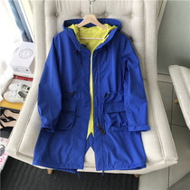 The new outdoor sports charger female candy in wind - proof wind - proof wear in autumn and winter