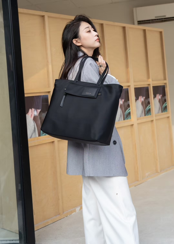 Imported Oxford Cloth Dumpling Bag for Women, Fashionable and Versatile Nylon Lightweight Handbag and Crossbody Bag, 2026 New Trendy Model