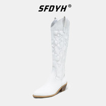 SFDYH Western Cowboy Boots Woman 2023 New white pointillé cylindre gros heel V-mouth rider Long boot female