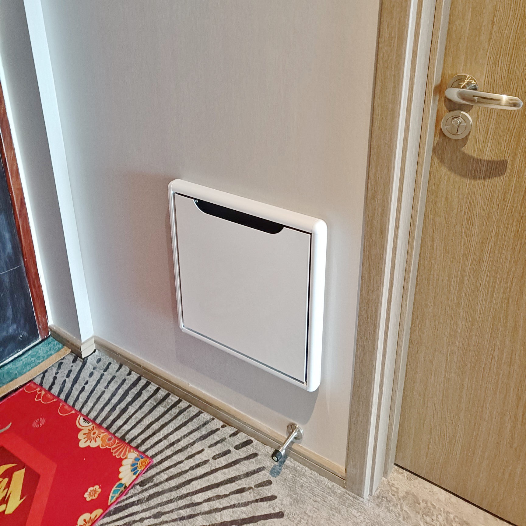 Hide Wall-mounted wall-style folding stool Xuanguan Chair Change of shoes Stool Doorway Shoe Cabinet Wear stool Bathroom Stool Cushion Folding Chair