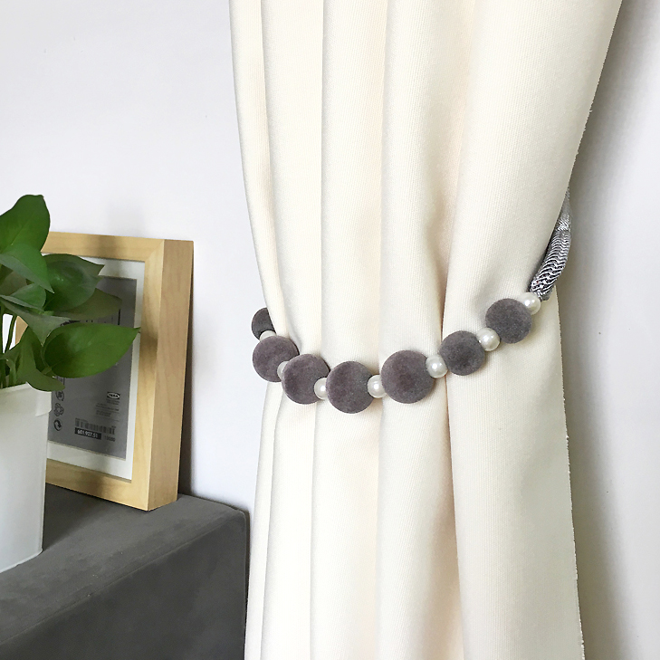 A pair of creative pearl pom-pom curtains tied rope hanging ball fixed curtain hook tied hand-woven string tied rope