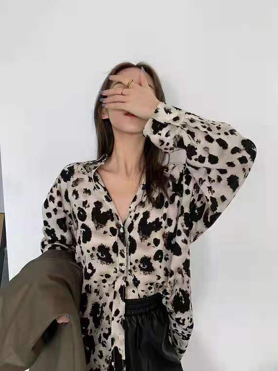 Little relative Korean little sister winter new Leopard Print Long Sleeve Shirt with thin temperament