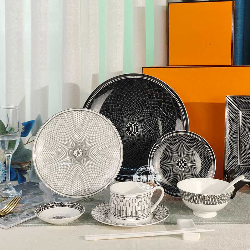 Nordic Bowl and Plate Set for Home Use, Black Base with Fish Scale Pattern, Black Line Bone China Tableware Set, Plates, Bowls, High-End Feel, Bowls, Plates, Chopsticks