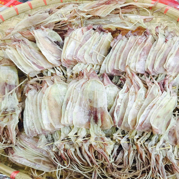 In 17 years, Shanwei Jiazi, a new product opened in Hong Kong, dried squid fishermen in Hong Kong, shredded 500 grams of grilled squid by their own hands.
