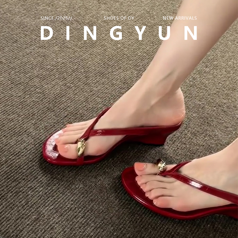 Sheepskin Dingyun Ding Yun Summer Thong Sandals Round Toe Flip-Flops Metal Buckle Wedge Sandals Sheepskin Dingyun Ding Yun Summer Thong Sandals Round Toe Flip-Flops Metal Buckle Wedge Sandals