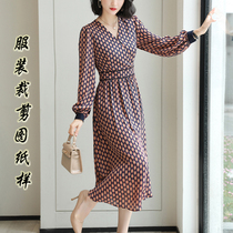 Real silk snowspun long sleeve dress paper-like spring autumn season new female boilerplate V collar close-length dress paper-like cut picture