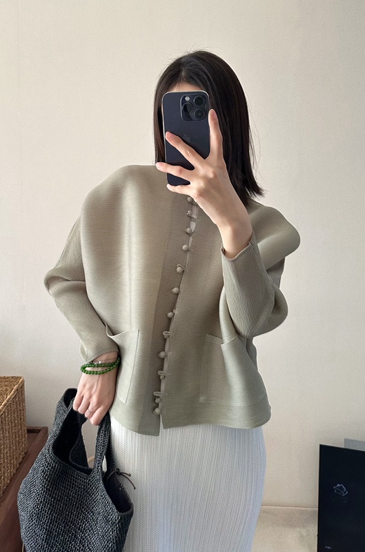Tvtv Oriental Aesthetics ~ Pleated Button-Up Fine Pleats Toothpick Pleats Sage Green Loose Cardigan Jacket Top
