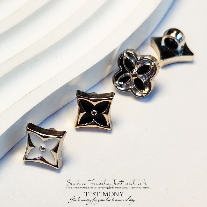 Chic Socialite Style Versatile Plastic Buttons Four-Leaf Clover Buttons Black and White Tops Shirts Short-Sleeve Buttons