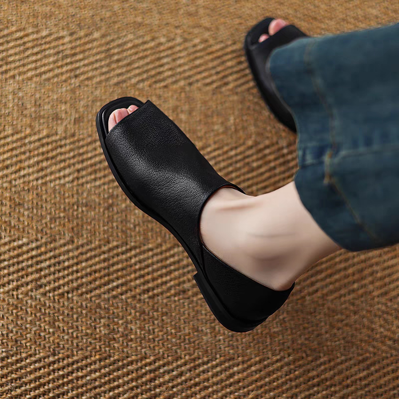 レディース用極上の柔らかさのシープスキン製オープントゥローファー、春夏向け本革フラットオープントゥローマンサンダル、黒のソフトソールスリッポンシューズ