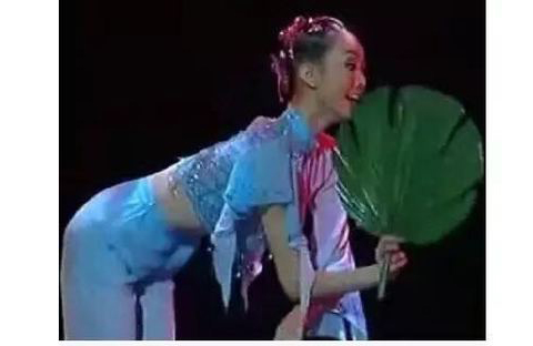 Buổi biểu diễn múa "Tôi và mặt trăng nói lời" của Tao Li Cup để phục vụ trang phục múa cho trẻ em dân tộc cổ điển bộ đồ khiêu vũ cho bé trai