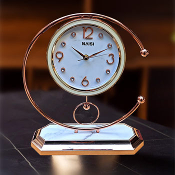 Light Luxury Living Room Home-Use Chinese-Style Automatic Time-Setting Desk Clock, Silent and Stylish Table Clock, Elegant and Simple European-Style Table Clock