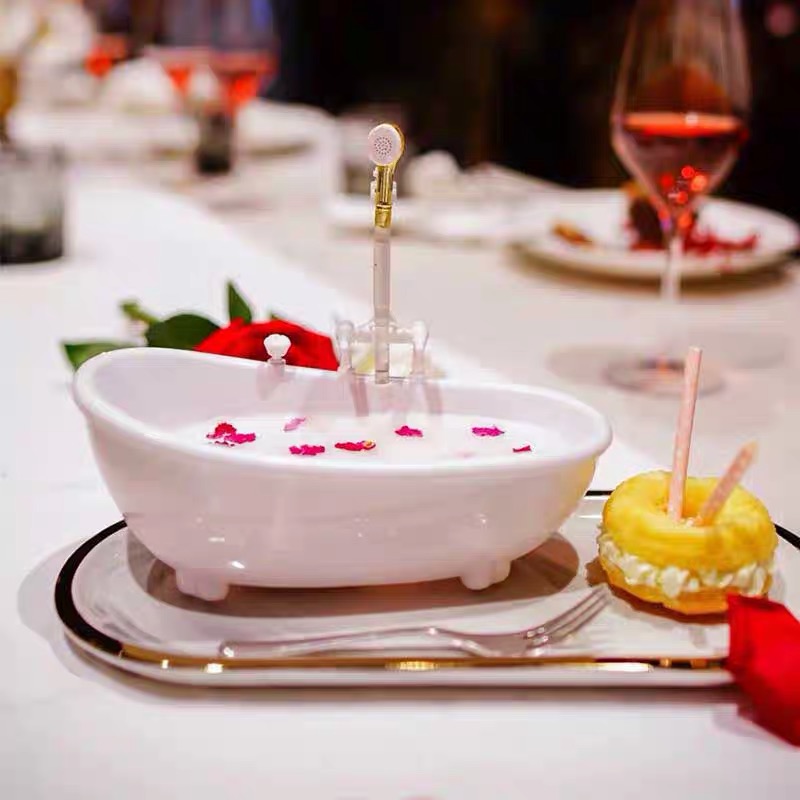Shake net red Dining room creative tableware Drink cup Milkshake cold drink Artistic plate White bathtub can spray water container