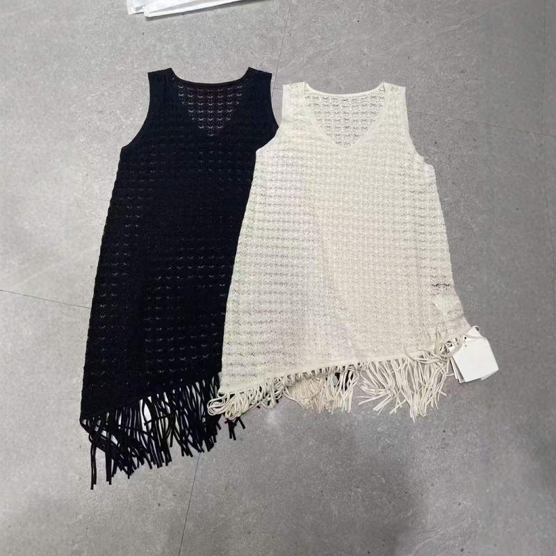 2026 Spring/Summer New Bohemian Style V-Neck Tassel Knit Cover-Up Women's Sleeveless Vest Camisole Tassel Top 1