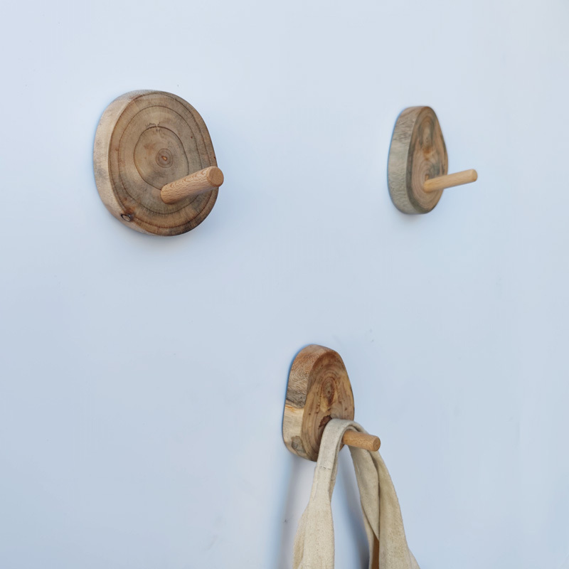 Solid Wood Coat Rack, Pastoral Style, Retro, Simple and Personalized Decoration, Strong Adhesive Wall Decoration, Creative Log Hook