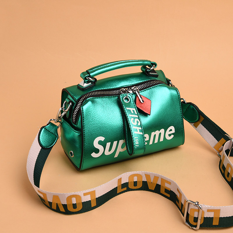 European Station Package Girls 2022 new 100 lap Single shoulder bag Soft leather pillow Pack Personality fashion Broadband Skew Shoulder Bag Tide